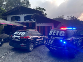 Suspeitos de trocar mensagens com ameaças de morte ao governador de SC são alvo de operação