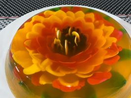Colorida e uma tendência gastronômica, aprenda receita de Gelatina Flower