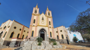 Santuário Diocesano de Nossa Senhora Aparecida celebra 85 anos de histórias de fé, amor e devoção à padroeira, em Pres. Prudente