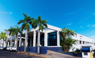 Idoso é atropelado em trecho com semáforos intermitentes, em frente ao Bom Prato, na Avenida Brasil, em Presidente Prudente